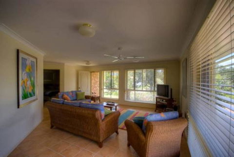 4 Boronia Place Rainbow Beach Perfect Convenient Location Fenced Yard - Holiday Melbourne 6