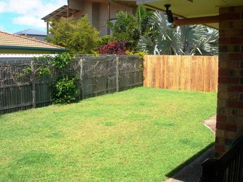 4 Boronia Place Rainbow Beach Perfect Convenient Location Fenced Yard - Holiday Melbourne 1