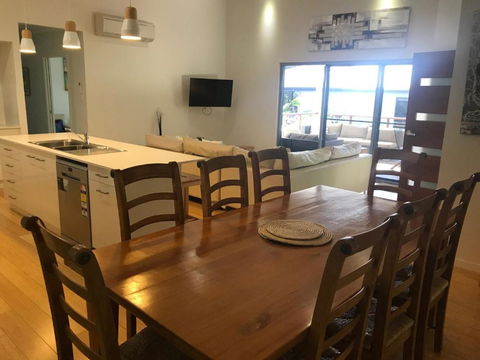 15 Esprit Drive Rainbow Shores Gorgeous Modern Beach House - Accommodation Australia 1