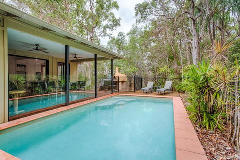 8 Ibis Court Rainbow Shores Swimming Pool Walk To Beach Executive Beach House - Accommodation Australia 3
