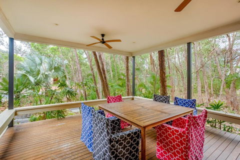 8 Ibis Court Rainbow Shores Swimming Pool Walk To Beach Executive Beach House - Accommodation Australia 6