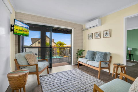 1 33 Tingira Close Rainbow Beach Gorgeous Ocean Views Swimming Pool Air Conditioning - WA Accommodation 3