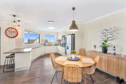 1 33 Tingira Close Rainbow Beach Gorgeous Ocean Views Swimming Pool Air Conditioning - WA Accommodation 4