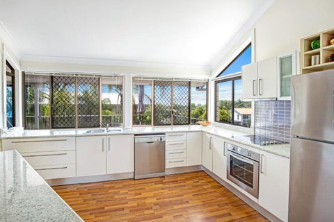 40 Rumbalara Avenue Rainbow Beach Entertain On The Spacious Verandah Overlooking Beautiful Rainbow Beach - Holiday Melbourne 4