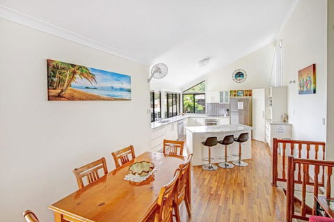 40 Rumbalara Avenue Rainbow Beach Entertain On The Spacious Verandah Overlooking Beautiful Rainbow Beach - Holiday Melbourne 1