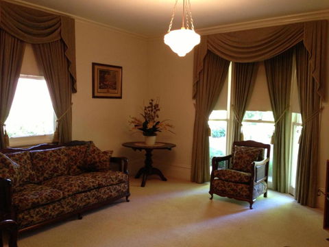 Annadale House - YWait Travel 1