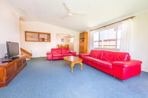 Ngungun Street 10 Dicky Beach - Wagga Wagga Accommodation 3