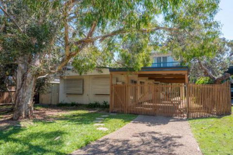 Ngungun Street 10 Dicky Beach - Wagga Wagga Accommodation 0