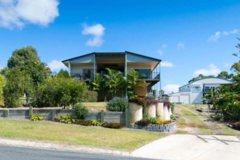 Blue Water Retreat Downstairs - Sunshine Coast Guide 7