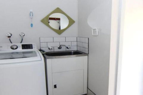 Luskin Court 3 - Accommodation Newcastle 4