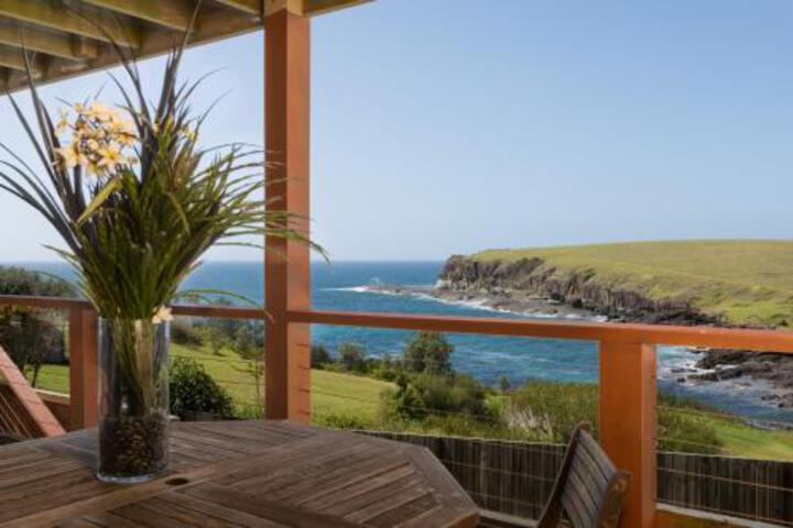 Absolute Oceanfront Cottage - thumb 3