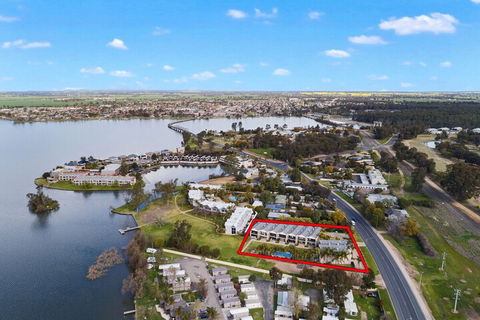 Elsinor Townhouse 6 Mulwala - Lightning Ridge Tourism 1