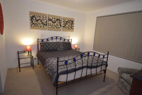 Park View Modern House - WA Accommodation 5