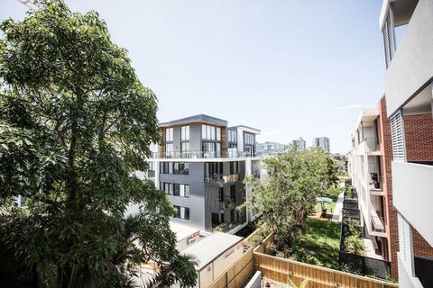 Executive Luxury Apt With Parking Next To Station - Kingaroy Accommodation 1