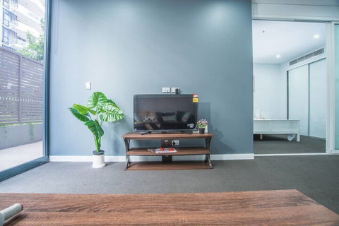 Stunning And Cozy Apartment In Heart Of Mascot - Accommodation VIC 4