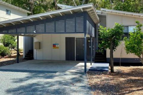 Bluewater 2 Rainbow Shores Walk To Beach Private & Stylish Beach Escape All On Level - Accommodation QLD 0