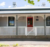 Red Door Cottage of Orange Heritage Home - Tourism Brisbane