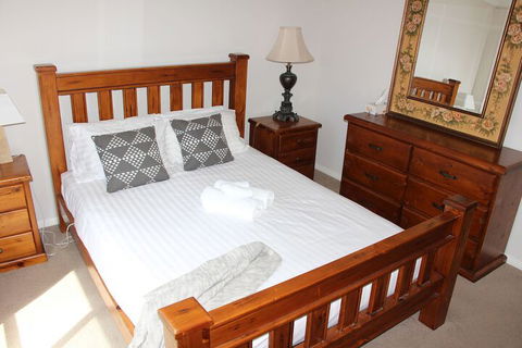 Front Row Beachfront - Accommodation QLD 4