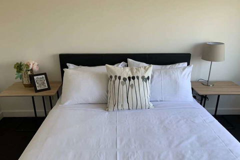 Delicate Bundoora Townhouse 10 - Broome Tourism 6