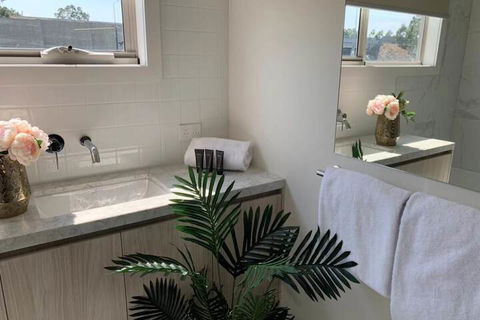 Delicate Bundoora Townhouse 10 - Broome Tourism 1