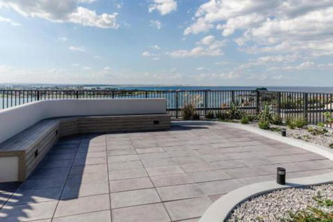 Contemporary Apartment In Newcastle CBD - Broome Tourism 2
