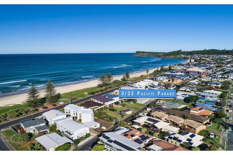 Ocean Waves - Accommodation QLD 3