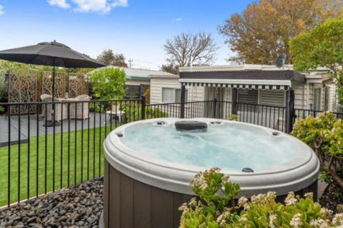 Amber Cottage Luxury Seaside Retreat With Outdoor Spa! - Victoria Tourism 4