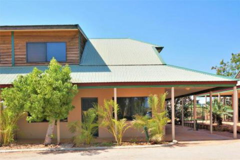 Ningaloo Breeze Villa 5 3 Bedroom Fully Self Contained Holiday Accommodation - Holiday Melbourne 0