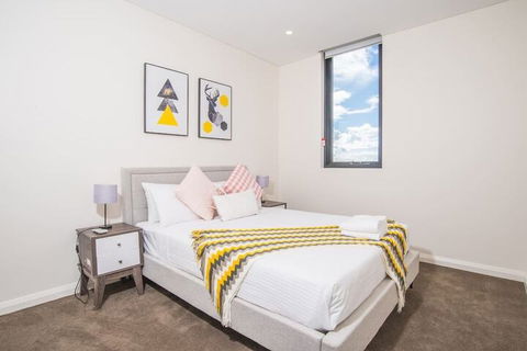 Refreshing 2bed2bath APT In Up&coming Liverpool - Accommodation QLD 3