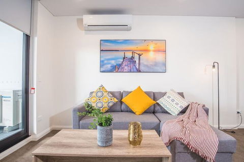 Refreshing 2bed2bath APT In Up&coming Liverpool - Accommodation QLD 2