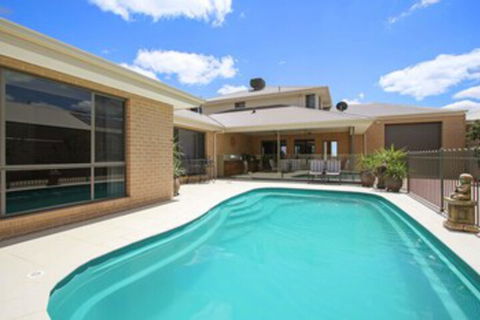 The Grand Holiday House - Sunshine Coast Guide 0
