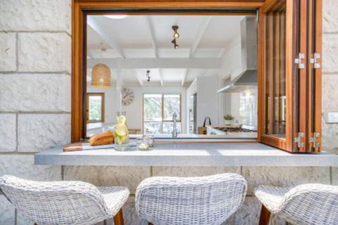 Sorrento Beauty With Sparkling Pool - Wagga Wagga Accommodation 7