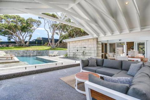 Sorrento Beauty With Sparkling Pool - Wagga Wagga Accommodation 2
