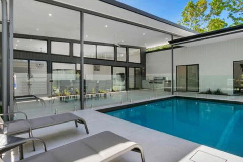 Villa Tiino Clifton Beach - NT Tourism 7