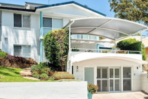 Arabella Stylish Seaside Sanctuary With Views - Accommodation Perth 0