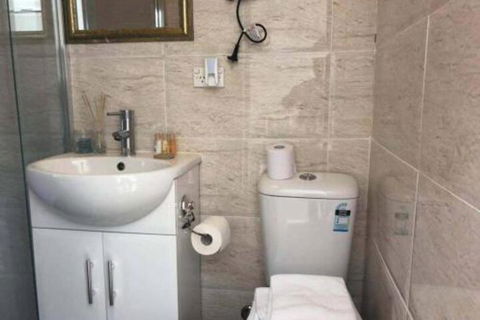 Travelers Affordable Studio Unit (Beverly Hills) - Accommodation Batemans Bay 4