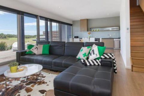ST ANDREWS BEACH APARTMENT 4.01 - Victoria Tourism 0