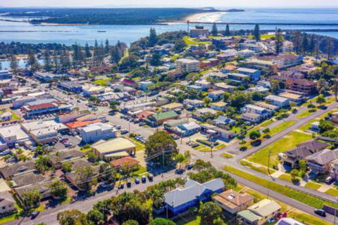 Moorings B Great Holiday Property In The Heart Of Town. - Accommodation QLD 4