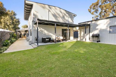 Easy Living Bayside Accommodation - Wagga Wagga Accommodation 4