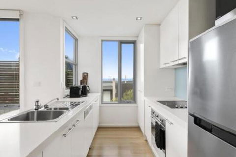 POINT GREY APARTMENT 2 Ocean VIews With Wifi - Casino Accommodation 5