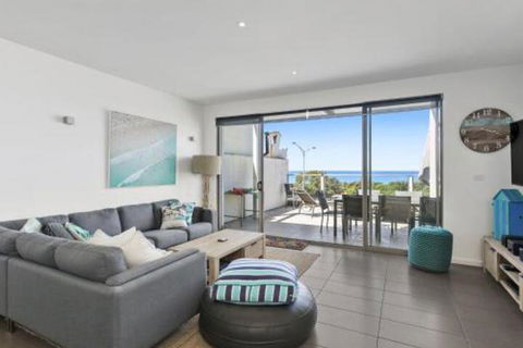 WATERFRONT SEVEN In The Heart Of Lorne - Accommodation Perth 5