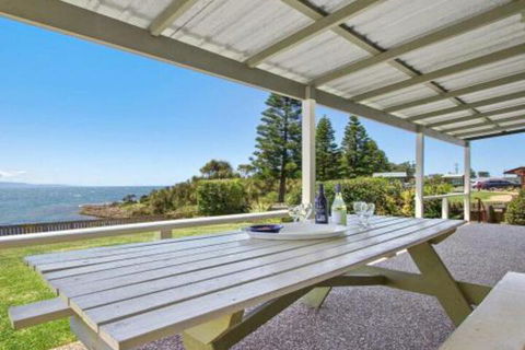 Amazing Aspects Perched Above Tilbury Cove - Holiday Melbourne 3