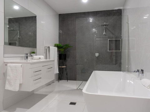 Bella K Style Comfort & Location - Holiday Melbourne 6
