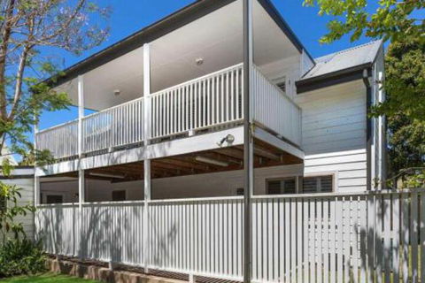 Blake Loft On Manning 500 Metres To Two Beaches - Accommodation Ballina 0