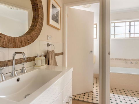 Bombo Blue Pet Friendly Townhouse - Holiday Melbourne 3