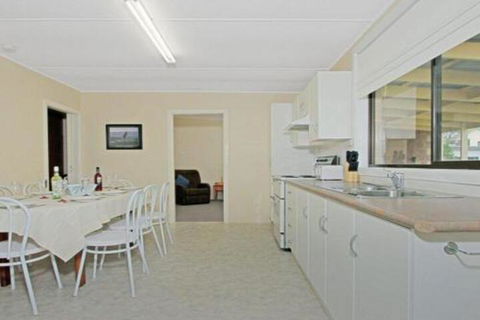 Ohio One Street Back From Beach Access - Yamba Accommodation 4
