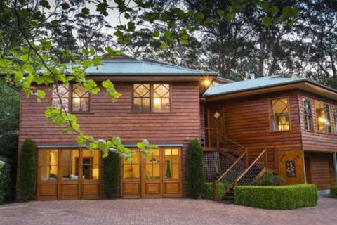Treetops Elegant Inviting Designer Cedar Home - New South Wales Tourism  0