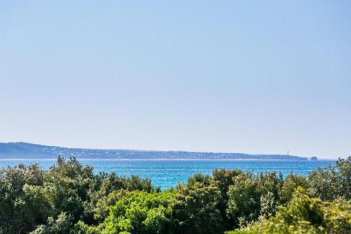 LOUTTIT BAY APARTMENT 1 Free Wifi Ocean Views & The Ultimate Location - thumb 3