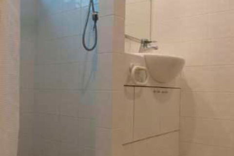 Absolute Beachfront Mooloolaba - YWait Travel 7