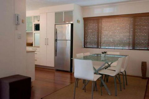 Absolute Beachfront Mooloolaba - YWait Travel 6